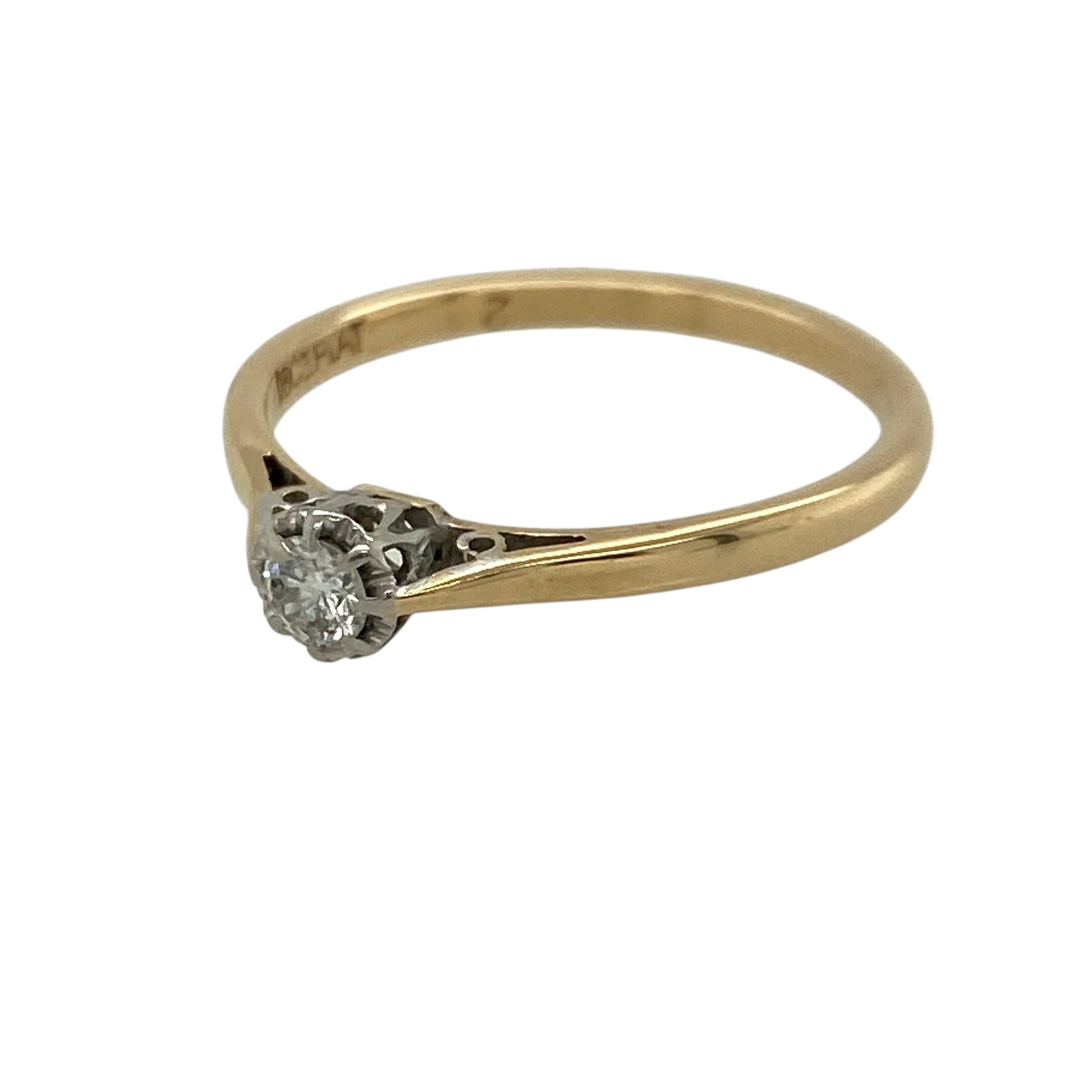 Add timeless sparkle to your jewellery collection with this pre-owned 9ct yellow gold diamond solitaire ring, featuring a classic design and elegant simplicity—perfect for everyday wear or special occasions.

Design: The ring showcases a single diamond of approximately 0.10ct, offering a clean and traditional look with understated brilliance.
Material: Made from 9ct yellow gold, the polished finish enhances the warmth of the metal while complementing the sparkle of the diamond.