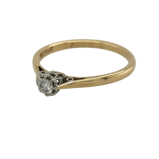 Add timeless sparkle to your jewellery collection with this pre-owned 9ct yellow gold diamond solitaire ring, featuring a classic design and elegant simplicity—perfect for everyday wear or special occasions.

Design: The ring showcases a single diamond of approximately 0.10ct, offering a clean and traditional look with understated brilliance.
Material: Made from 9ct yellow gold, the polished finish enhances the warmth of the metal while complementing the sparkle of the diamond.