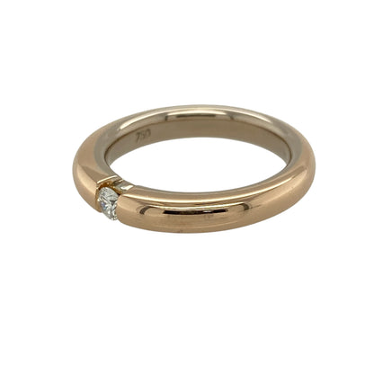 Add contemporary elegance to your jewellery collection with this pre-owned 18ct rose and white gold diamond solitaire band ring, featuring a refined two-tone design and subtle sparkle—perfect for everyday wear or special occasions.

Design: The ring features a central diamond of approximately 0.10ct, positioned on the outer rose gold band, with a contrasting white gold centre running through the middle for a distinctive layered look.