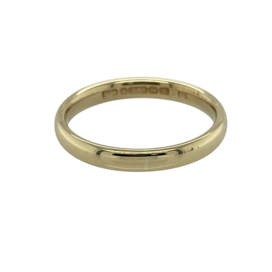 Add timeless simplicity to your jewellery collection with this pre-owned 9ct yellow gold wedding band ring, featuring a classic design and polished finish—perfect for everyday wear or as a traditional wedding band.

Design: The ring features a clean and classic band profile, offering a smooth and understated look that never goes out of style.
Material: Made from 9ct yellow gold, the polished finish enhances the warm tone of the metal, giving a refined and traditional appearance.