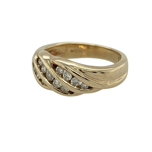 Add elegant sparkle and flowing design to your jewellery collection with this pre-owned 9ct yellow gold diamond set twist band ring, featuring a bold multi-row style—perfect for special occasions or statement everyday wear.

Design: The ring showcases a twist-style band set with three rows of diamonds, creating a layered and eye-catching display of brilliance.
Material: Made from 9ct yellow gold, the polished finish enhances the warm tone of the metal while complementing the sparkle of the diamonds.
