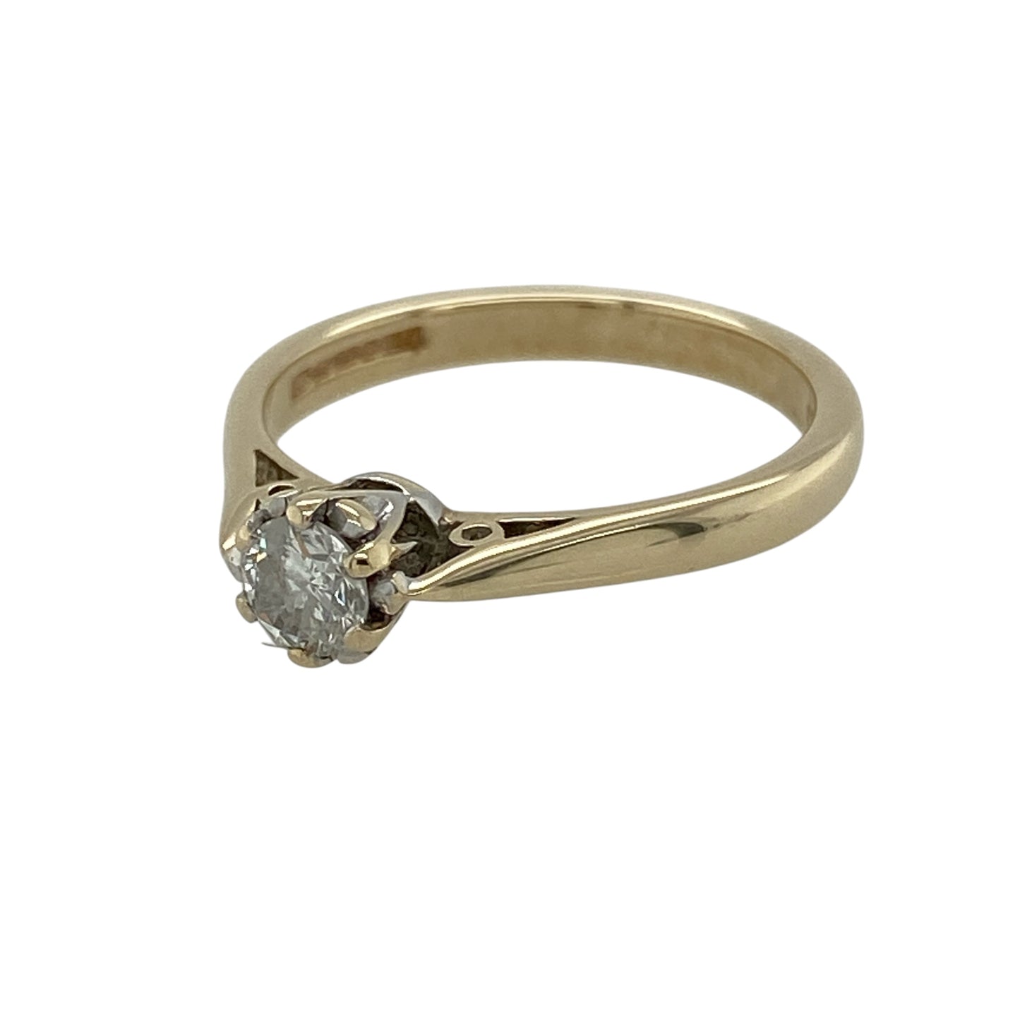Add timeless elegance and classic sparkle to your jewellery collection with this pre-owned 9ct yellow gold diamond solitaire ring, featuring a refined design and brilliant centre stone—perfect for special occasions or everyday wear.

Design: The ring showcases a single brilliant-cut diamond of approximately 0.25ct, offering a clean and sophisticated look with eye-catching brilliance.