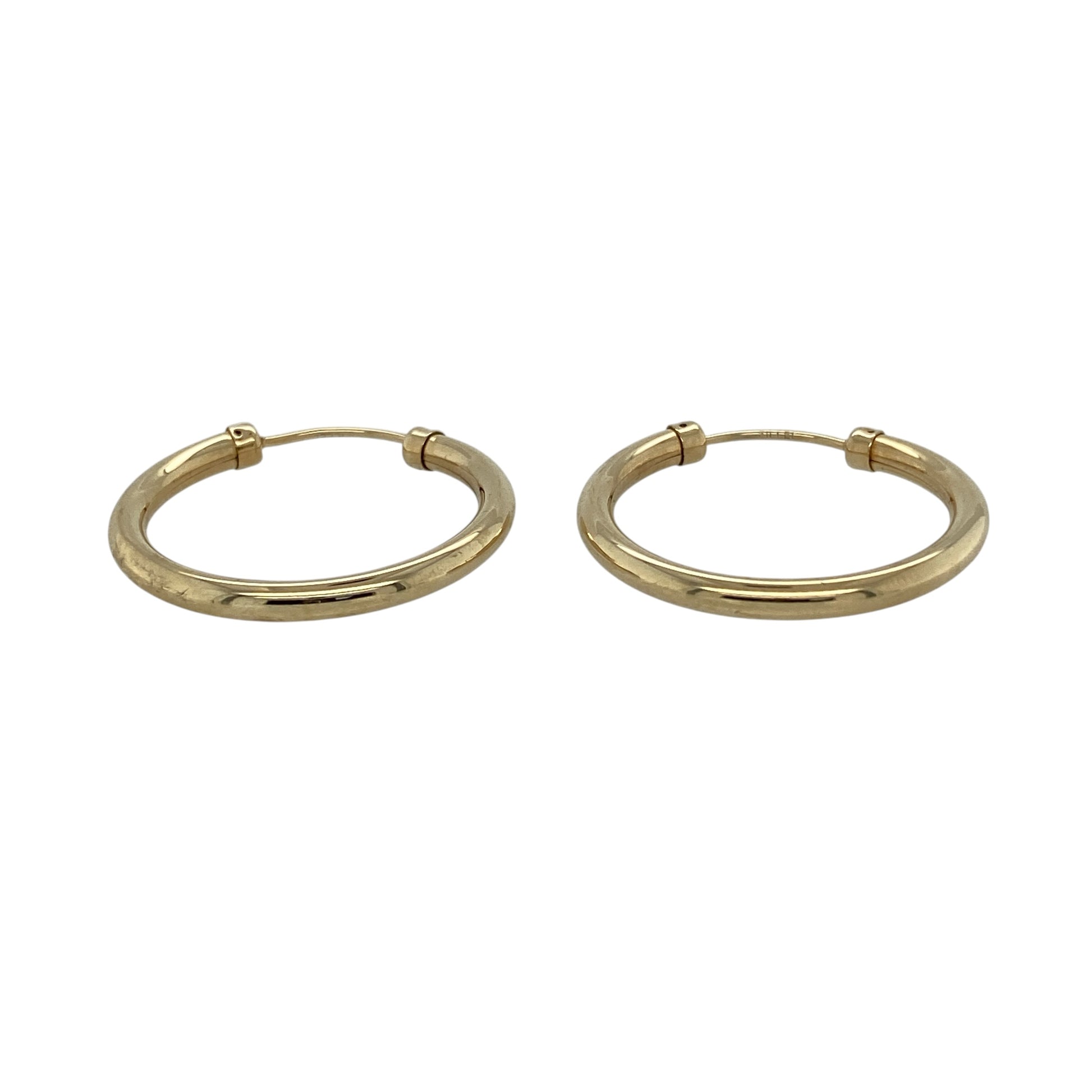 Add timeless simplicity to your jewellery collection with these pre-owned 9ct yellow gold plain hoop earrings, featuring a classic design and polished finish—perfect for everyday wear or effortless styling.

Design: The earrings feature a traditional hoop shape measuring approximately 22mm in diameter, offering a clean and versatile look that suits any style.
Material: Made from 9ct yellow gold, the polished finish enhances the warm tone of the metal, giving a refined and classic appearance.