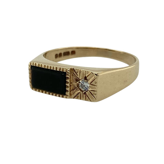 Add bold contrast and contemporary style to your jewellery collection with this pre-owned 9ct yellow gold onyx and cubic zirconia signet ring, featuring a distinctive geometric design—perfect for everyday wear or statement styling.

Design: The ring showcases a rectangular onyx stone measuring approximately 8mm by 4mm, paired with a small cubic zirconia stone alongside it, forming a combined rectangular face of approximately 14mm by 6mm for a modern and eye-catching look.