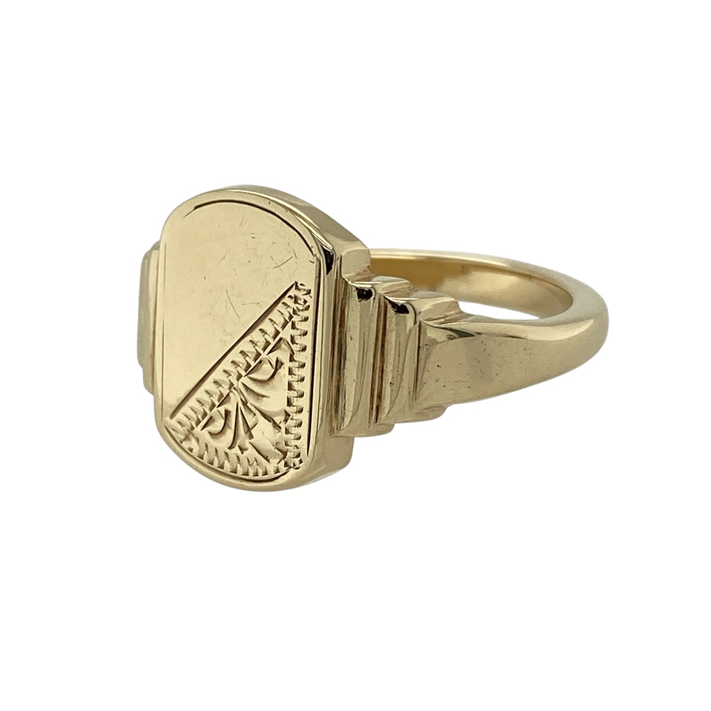 Add bold character to your jewellery collection with this pre-owned 9ct yellow gold patterned signet ring, featuring a large face and detailed design—perfect for statement wear or everyday style.

Design: The ring showcases a traditional signet style with a patterned front measuring approximately 15mm high, offering a striking and eye-catching look.
Material: Made from 9ct yellow gold, the polished finish enhances the warm tone of the metal while highlighting the textured detailing.