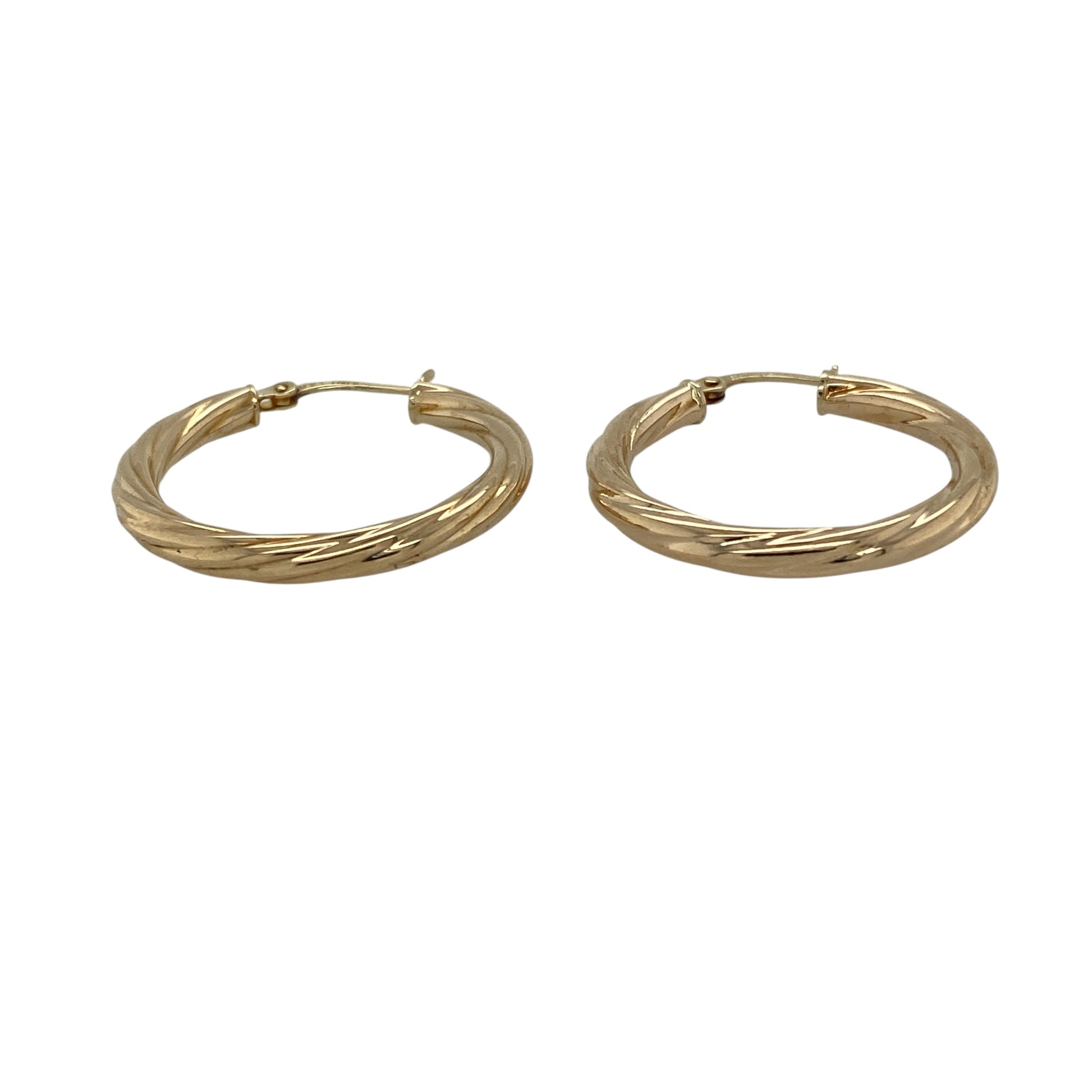 Add elegant texture to your jewellery collection with these pre-owned 9ct yellow gold twisted hoop creole earrings, featuring a classic design with a decorative twist—perfect for everyday wear or effortless styling.

Design: The earrings feature a twisted hoop creole style, measuring approximately 24mm in diameter, creating a rope-like effect that adds subtle depth and sparkle.