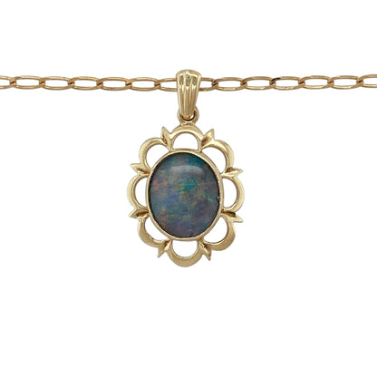 Add soft colour and vintage-inspired charm to your jewellery collection with this pre-owned 9ct yellow gold doublet pendant necklace, featuring a decorative surround and elegant design—perfect for everyday wear or special occasions.

Design: The pendant showcases an oval doublet opalique-style stone measuring approximately 12mm by 10mm, displaying a soft play of colour, framed by a scalloped edge surround for a delicate, decorative finish.