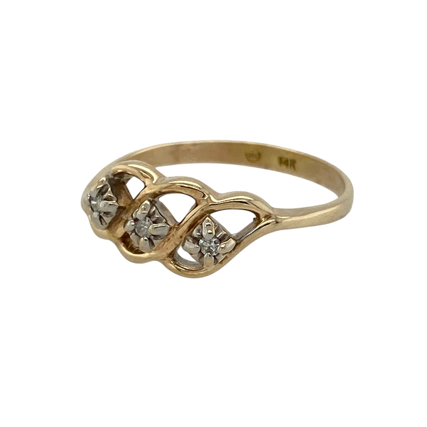 Add elegant detail and subtle sparkle to your jewellery collection with this pre-owned 14ct yellow gold diamond trilogy twist ring, featuring a graceful design—perfect for everyday wear or special occasions.

Design: The ring showcases three small diamonds set in a trilogy formation at the centre, enhanced by a twisted band that adds movement and visual interest.
Material: Made from 14ct yellow gold, the polished finish enhances the warm tone of the metal while complementing the brilliance of the diamonds.