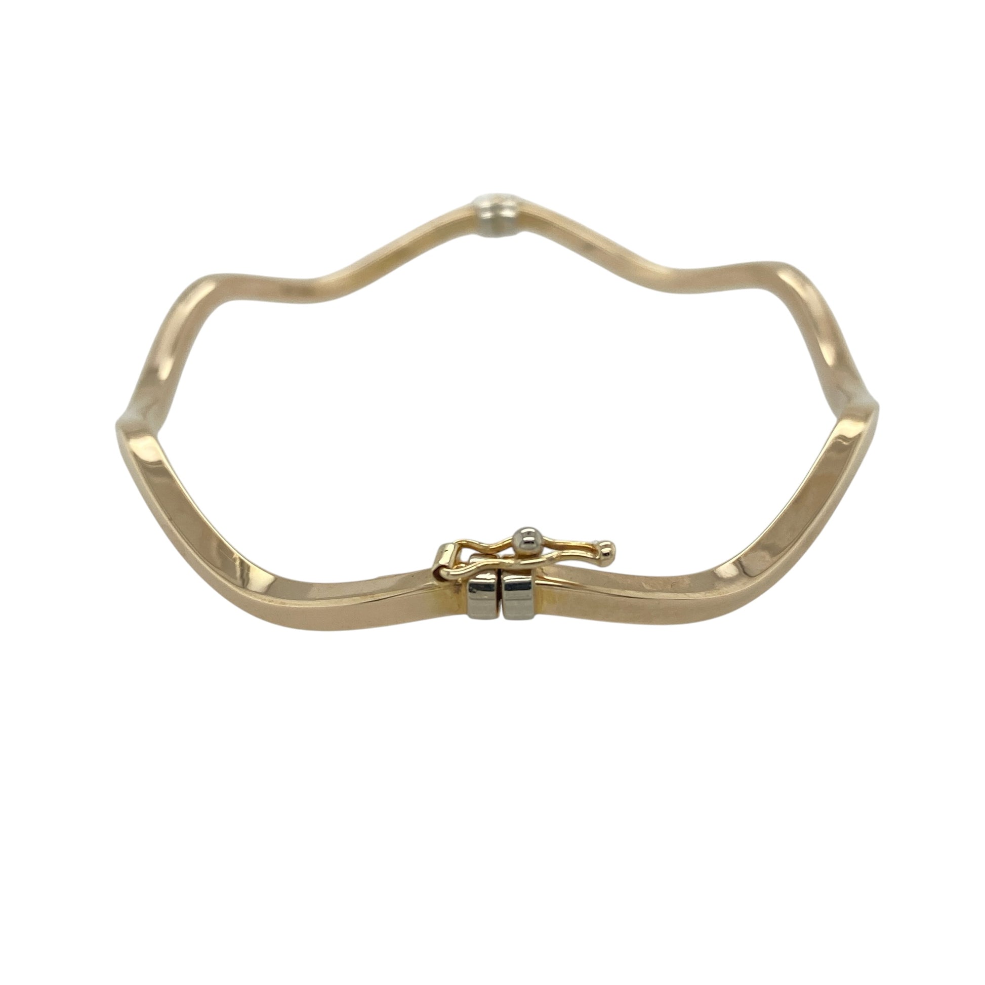 Add subtle texture and elegant movement to your collection with this pre-owned 9ct yellow gold wavey bangle—an effortlessly stylish piece perfect for everyday wear.

Design: The bangle features a slim 2mm wide band with a gentle wave pattern, creating a fluid and light-catching finish that adds interest while remaining understated.
Material: Made from 9-carat yellow gold, the polished finish enhances the warmth of the metal and highlights the flowing design.