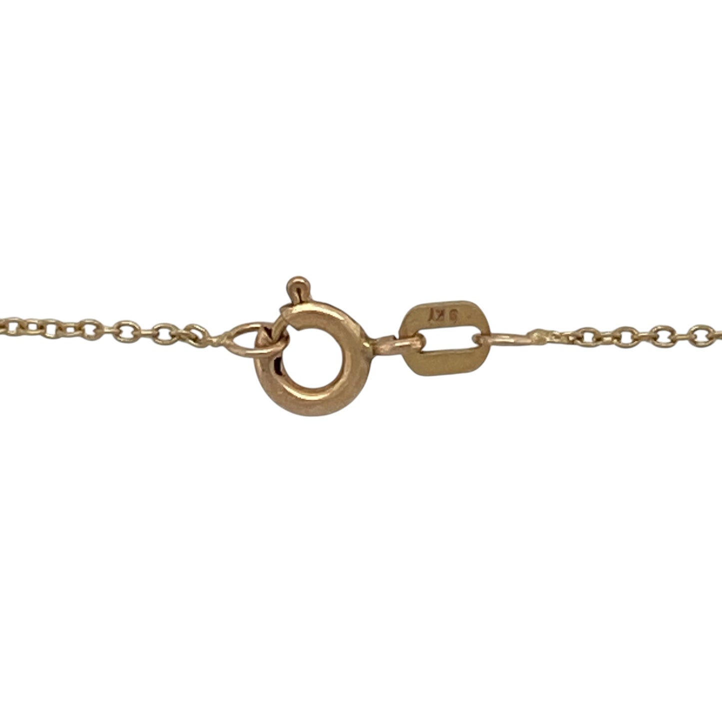 Add delicate simplicity to your collection with this pre-owned 9ct yellow gold trace chain—an elegant and versatile piece perfect for everyday wear.

Design: The chain features a fine 1mm wide trace link design, offering a lightweight and understated look with a subtle shine.
Material: Made from 9-carat yellow gold, the polished finish enhances the warm tone of the metal while maintaining a refined appearance.