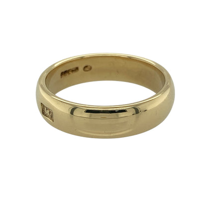 Make a bold and meaningful statement with this pre-owned 18ct Welsh gold 6mm wedding band ring—an exceptional piece combining heritage, luxury, and timeless style.

Design: The ring features a 6mm wide band with a smooth, polished finish, offering a strong and classic profile with enduring appeal.
Material: Made from 18-carat Welsh gold, prized for its rich colour and rarity, giving the ring a distinctive and prestigious character.