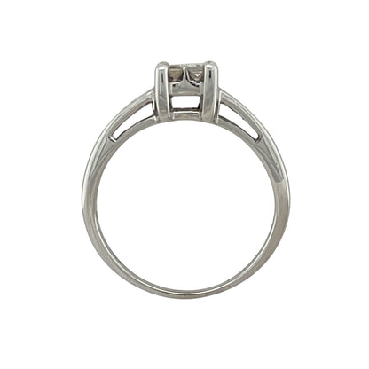 18ct White Gold & Diamond Illusion Set Solitaire Ring