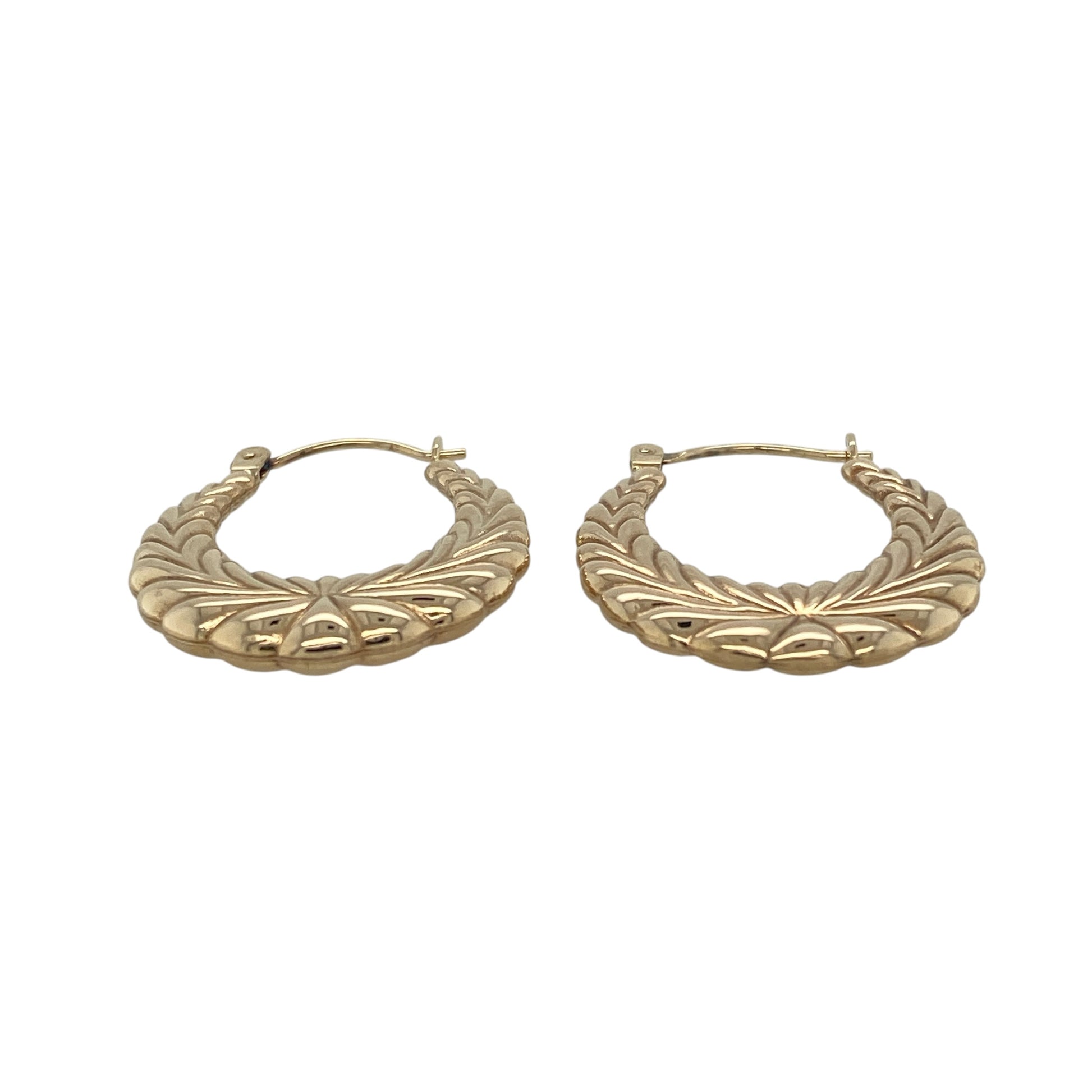 Add elegant texture and timeless style to your collection with these pre-owned 9ct yellow gold patterned textured oval creole earrings—an eye-catching pair perfect for everyday wear.

Design: The earrings feature an oval creole shape with patterned and textured detailing, creating a refined look that catches the light beautifully for added depth and shine.
Material: Made from 9-carat yellow gold, the polished finish enhances the warmth of the metal while highlighting the intricate texture.