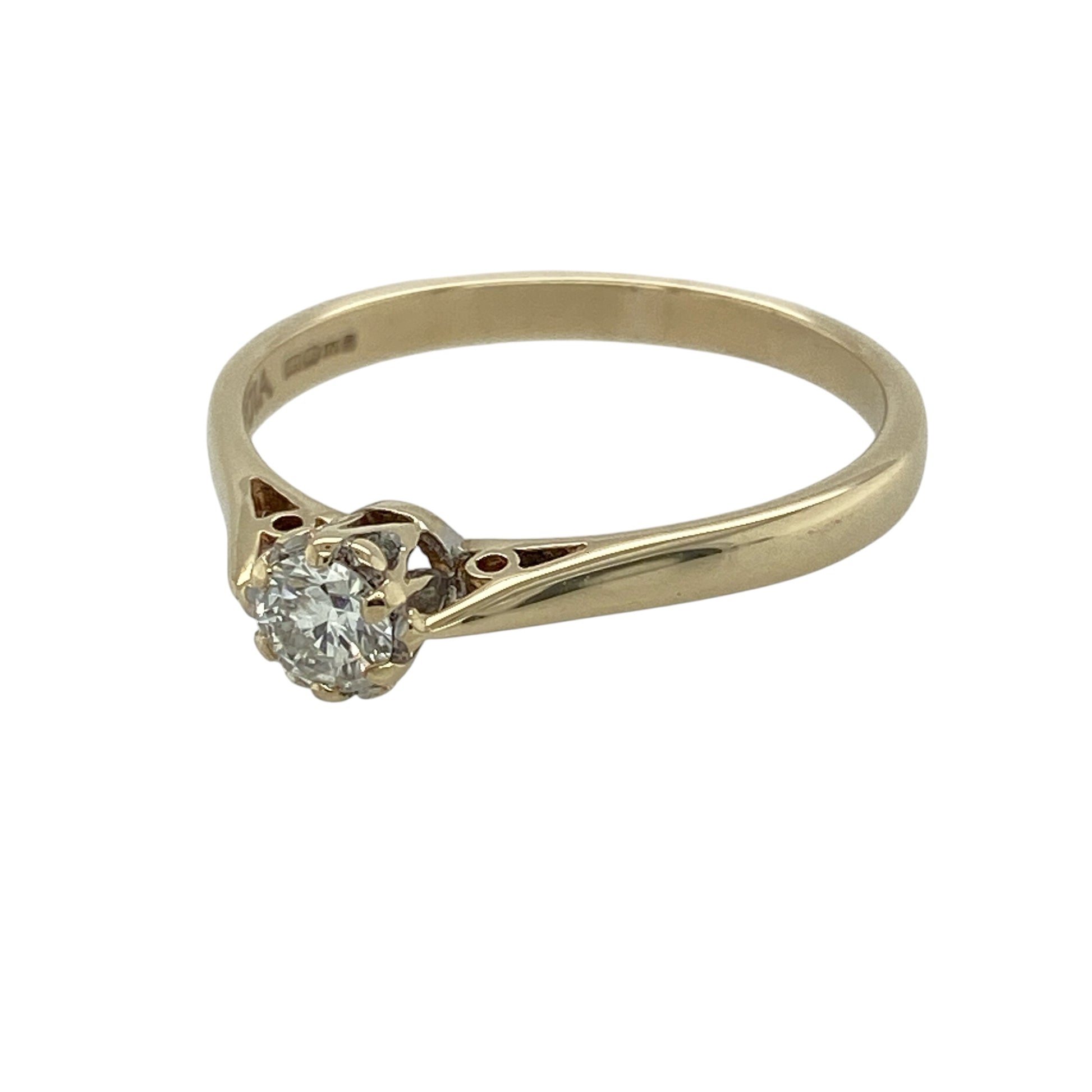 Add timeless elegance and classic sparkle to your collection with this pre-owned 9ct yellow gold diamond set solitaire ring—an enduring design with beautiful brilliance.

Design: The ring features a single brilliant-cut diamond of approximately 0.25ct, creating a striking focal point that showcases its natural sparkle and clarity.
Material: Made from 9-carat yellow gold, the polished finish enhances the warmth of the metal while complementing the brilliance of the diamond.