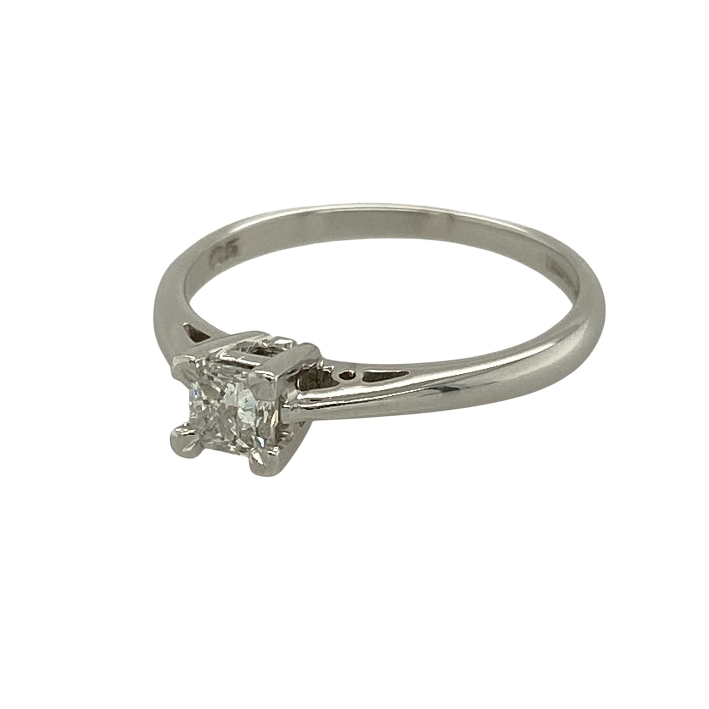Add timeless elegance and refined sparkle to your collection with this pre-owned 18ct white gold diamond set solitaire ring—an effortlessly sophisticated piece with classic appeal.

Design: The ring features a single princess-cut diamond of approximately 0.25ct, creating a clean and modern focal point with sharp, elegant facets that enhance its brilliance.