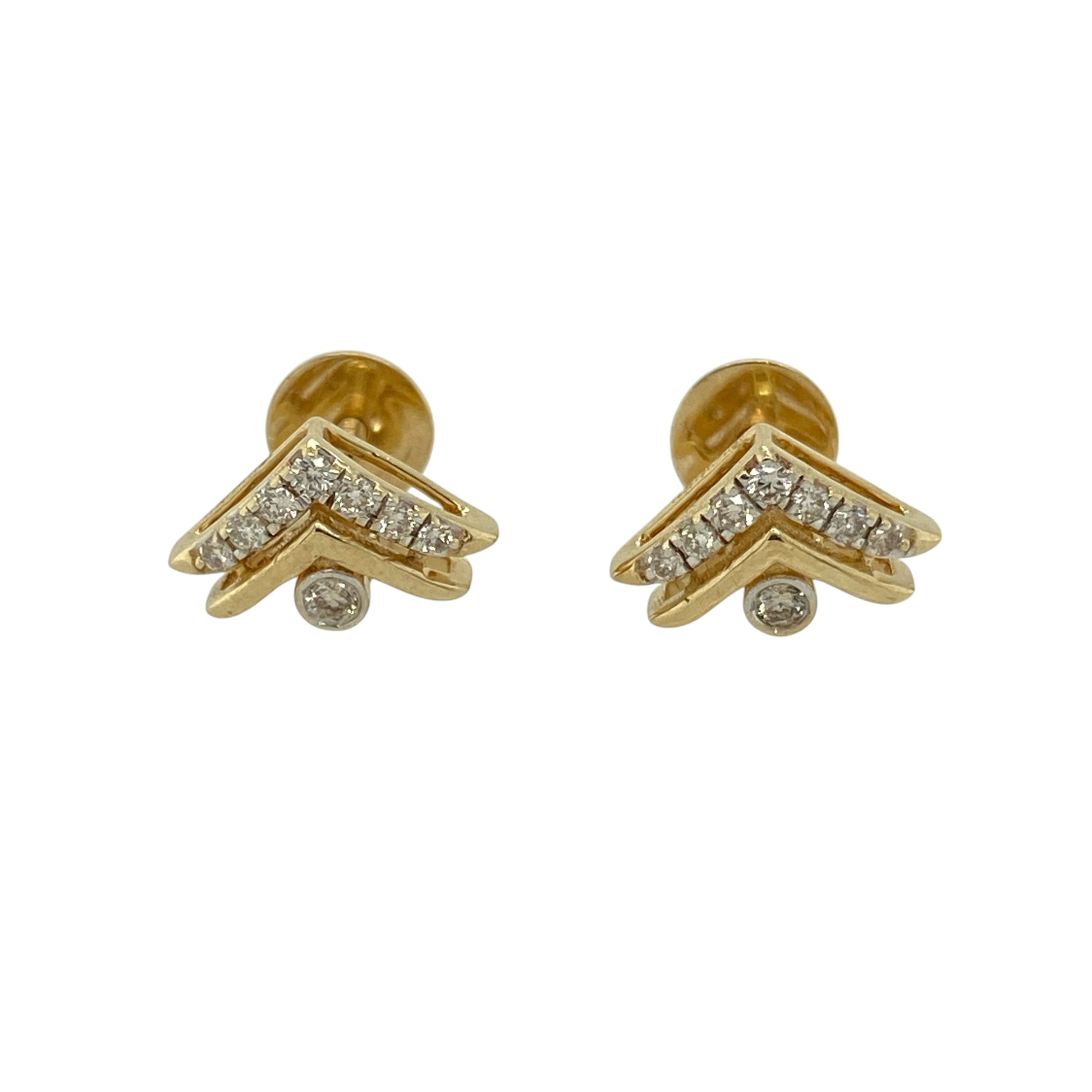 Add a touch of vintage-inspired elegance to your collection with these pre-owned 14ct yellow gold diamond set fan style stud earrings—an eye-catching pair with timeless appeal.

Design: The earrings feature a graceful fan-shaped design, set with sparkling diamonds that create a radiant, spread-out effect reminiscent of classic vintage styling.
Material: Made from 14-carat yellow gold, the polished finish enhances the warmth of the metal while complementing the brilliance of the diamonds.