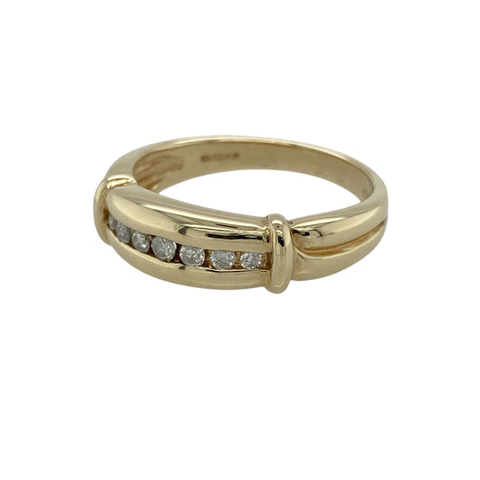 Add classic sparkle and bold style to your collection with this pre-owned 9ct yellow gold diamond set band ring—an eye-catching piece with timeless appeal.

Design: The ring features a 6mm wide band at the front, set with seven brilliant-cut diamonds that create a bright and evenly balanced display of sparkle.
Material: Made from 9-carat yellow gold, the polished finish enhances the warmth of the metal while complementing the brilliance of the diamonds.
