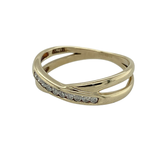 Add elegant sparkle and flowing design to your collection with this pre-owned 9ct yellow gold diamond set crossover band ring—an effortlessly stylish piece with timeless appeal.

Design: The ring features a graceful crossover band design, with the shoulders widening to approximately 6mm at their widest point, accented with sparkling diamonds that enhance the flowing lines.