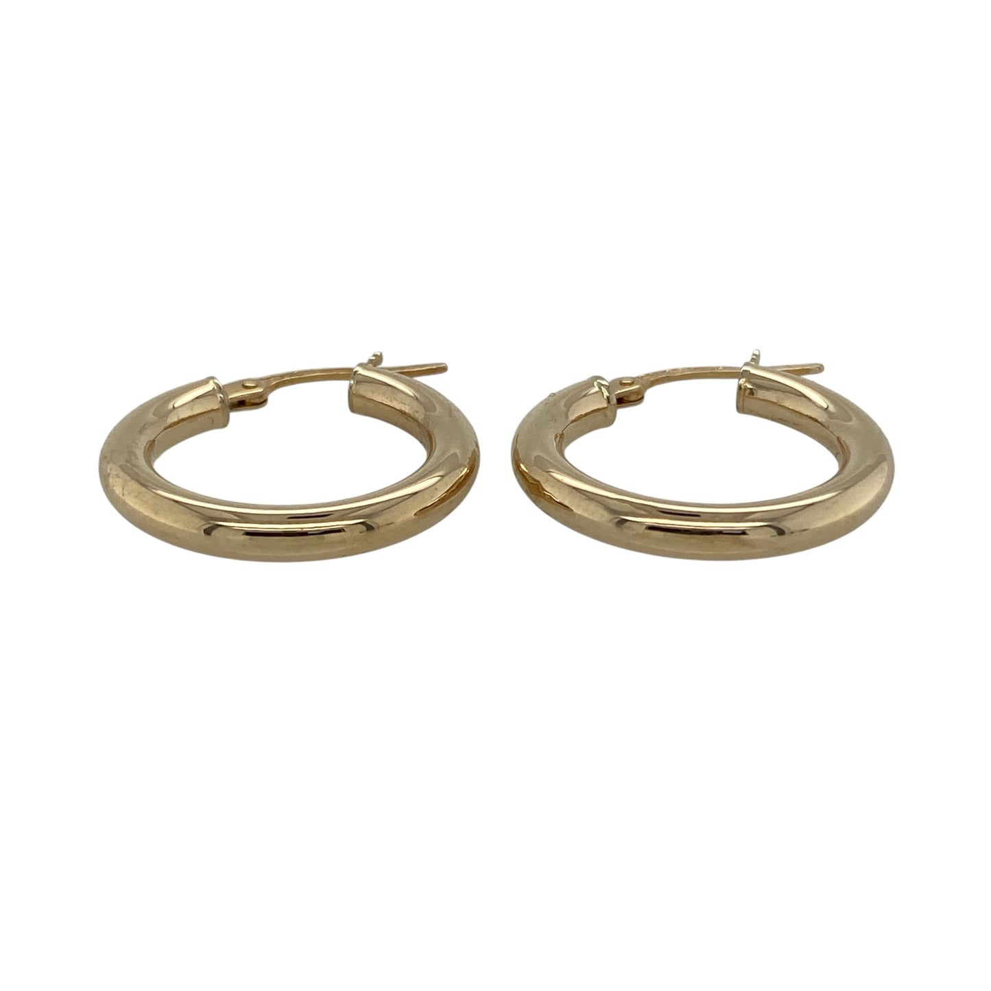 Add timeless simplicity and everyday elegance to your collection with these pre-owned 9ct yellow gold plain hoop creole earrings—an effortlessly stylish pair with classic appeal.

Design: The earrings feature a traditional plain hoop creole shape with an approximate diameter of 21mm, offering a clean and versatile look that never goes out of style.
Material: Made from 9-carat yellow gold, the polished finish enhances the warm tone of the metal and provides a smooth, refined shine.