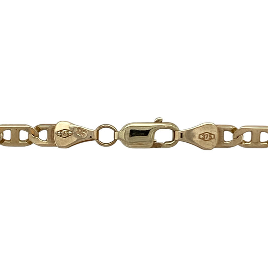 Add classic strength and timeless style to your collection with this pre-owned 9ct yellow gold anchor chain—an eye-catching piece with enduring appeal.

Design: The chain features a 4mm wide anchor link design, known for its sturdy, rounded links that create a structured yet fluid look.
Material: Made from 9-carat yellow gold, the polished finish enhances the rich, warm tone of the metal while adding a subtle shine.