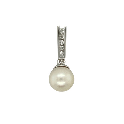 9ct White Gold Diamond & Pearl Set Pendant