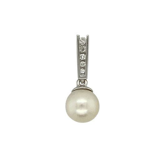 9ct White Gold Diamond & Pearl Set Pendant