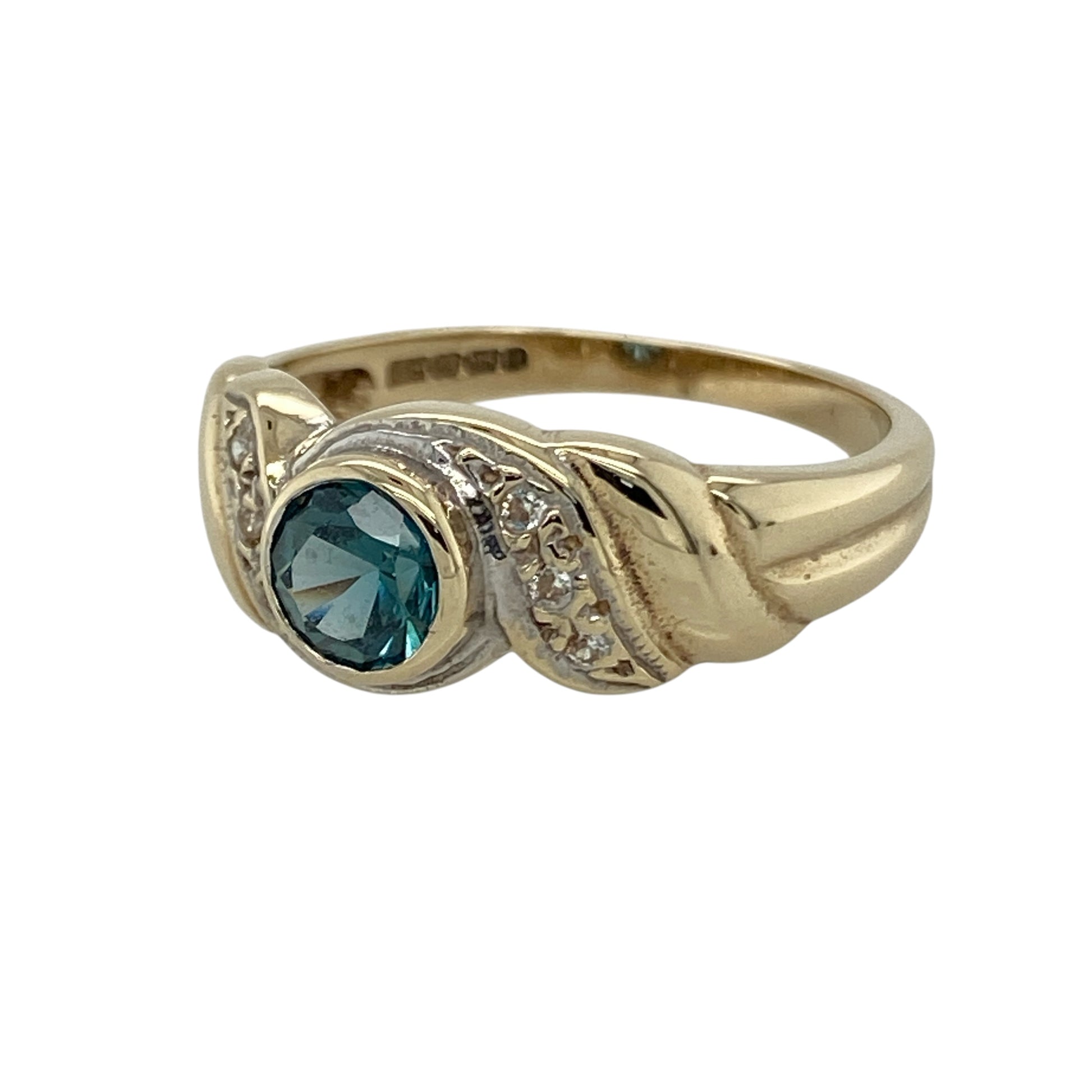 Bring fresh colour and refined sparkle to your collection with this pre-owned 9ct yellow gold blue topaz and cubic zirconia ring, featuring a vibrant centre stone and elegant accents—perfect for both everyday wear and special occasions.

Design: The ring showcases a 5mm round blue topaz at the centre, complemented by sparkling cubic zirconia accents that enhance its brilliance and create a classic, eye-catching look.