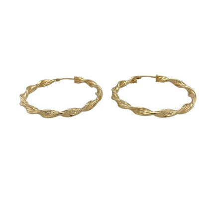 Bring classic style with a touch of texture to your collection with these pre-owned 9ct yellow gold twisted hoop creole earrings, offering elegant movement and timeless appeal—perfect for everyday wear or elevating any look.

Design: The earrings feature a twisted hoop creole design with a diameter of approximately 35mm, creating a bold yet refined silhouette with added dimension and visual interest.