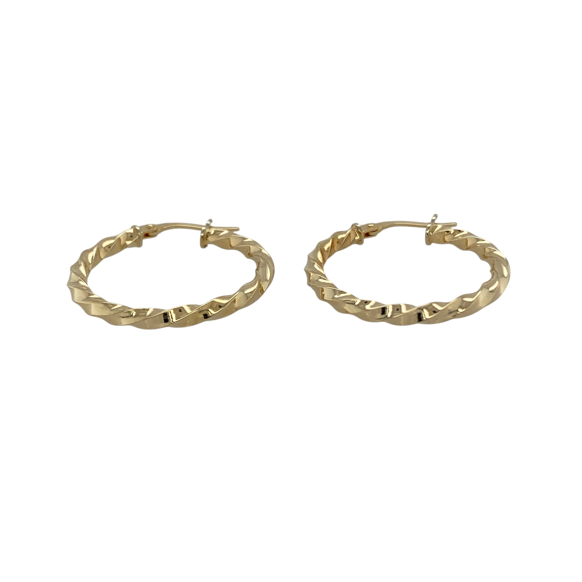Bring subtle texture and timeless style to your collection with these pre-owned 9ct yellow gold twisted hoop creole earrings, offering a delicate finish with everyday versatility—perfect for effortless styling.

Design: The earrings feature a classic hoop creole shape with a twisted design, adding gentle dimension and a touch of visual interest to a traditional silhouette.