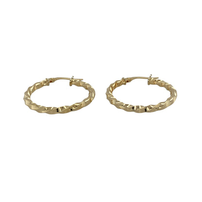 Bring subtle texture and timeless style to your collection with these pre-owned 9ct yellow gold twisted hoop creole earrings, offering a delicate finish with everyday versatility—perfect for effortless styling.

Design: The earrings feature a classic hoop creole shape with a twisted design, adding gentle dimension and a touch of visual interest to a traditional silhouette.