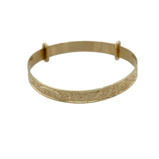 Bring timeless charm and delicate detail to your collection with this pre-owned 9ct yellow gold patterned expanding baby bangle, featuring a classic design with practical adjustability—perfect as a thoughtful gift or cherished keepsake.

Design: The bangle features a traditional expanding design with a subtle patterned finish, offering both decorative appeal and flexibility for a comfortable fit as the child grows.