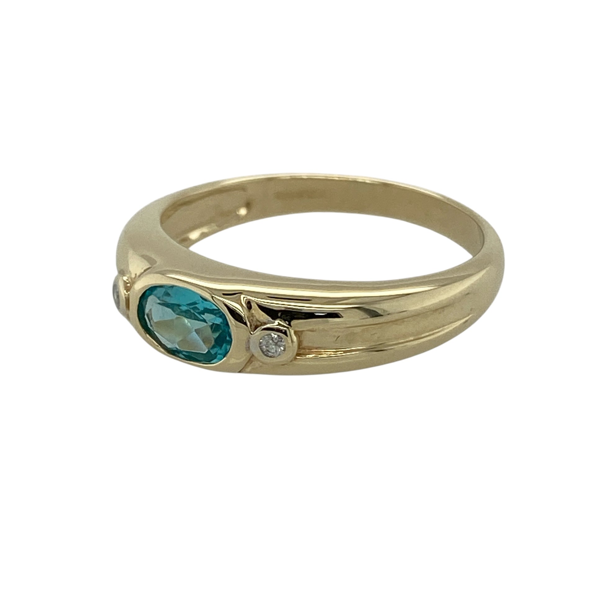 Bring fresh colour and refined sparkle to your collection with this pre-owned 9ct yellow gold diamond and blue topaz set band ring, featuring a classic design with elegant detail—perfect for everyday wear or special occasions.

Design: The ring showcases a 6mm by 4mm oval blue topaz at the centre, flanked by a diamond on either side, creating a balanced and timeless three-stone style.