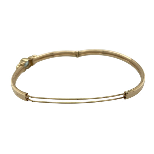 Bring elegant colour and refined sparkle to your collection with this pre-owned 9ct yellow gold diamond and blue topaz set bangle, featuring a classic design with a vibrant centrepiece—perfect for both everyday wear and special occasions.

Design: The bangle showcases a 9mm by 7mm oval blue topaz at the centre, complemented by sparkling diamond accents that enhance its brilliance and create a balanced, eye-catching look.