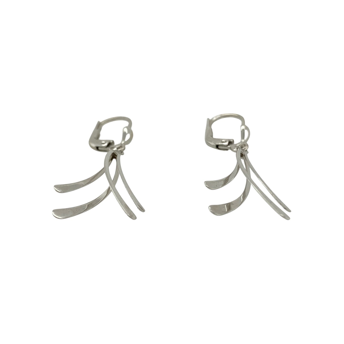 Bring graceful movement and elegant simplicity to your collection with these pre-owned 9ct white gold fan style drop earrings, featuring a delicate design with timeless appeal—perfect for both everyday wear and special occasions.

Design: The earrings feature a fan-shaped drop design, offering a soft, flowing silhouette that adds subtle movement and a refined finish.