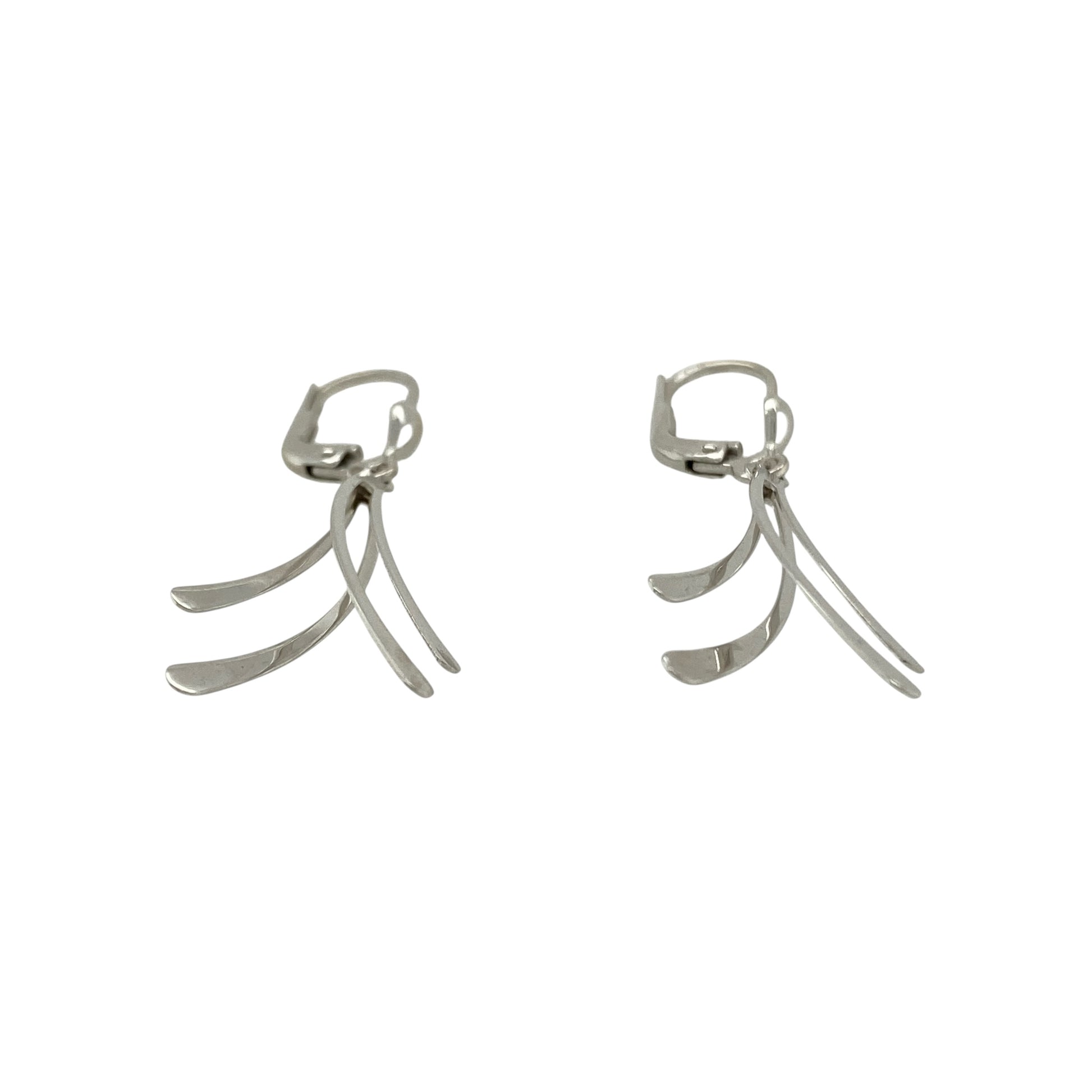 Bring graceful movement and elegant simplicity to your collection with these pre-owned 9ct white gold fan style drop earrings, featuring a delicate design with timeless appeal—perfect for both everyday wear and special occasions.

Design: The earrings feature a fan-shaped drop design, offering a soft, flowing silhouette that adds subtle movement and a refined finish.