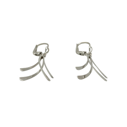 Bring graceful movement and elegant simplicity to your collection with these pre-owned 9ct white gold fan style drop earrings, featuring a delicate design with timeless appeal—perfect for both everyday wear and special occasions.

Design: The earrings feature a fan-shaped drop design, offering a soft, flowing silhouette that adds subtle movement and a refined finish.