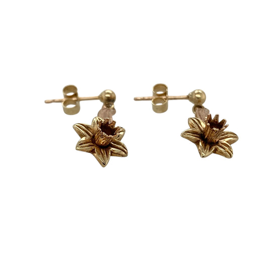 Bring elegant heritage charm and delicate detail to your collection with these pre-owned 9ct yellow and rose Welsh gold daffodil drop earrings, featuring a symbolic floral design with timeless appeal—perfect for everyday wear or a meaningful gift.

Design: The earrings feature a daffodil drop design, showcasing finely detailed petals with a soft two-tone effect, creating a graceful and eye-catching look with gentle movement.