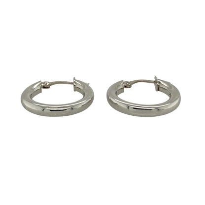 Bring clean simplicity and timeless elegance to your collection with these pre-owned 9ct white gold plain hoop creole earrings, featuring a classic design with everyday versatility—perfect for any occasion.

Design: The earrings feature a traditional hoop creole style with smooth, plain surfaces, creating a sleek and understated look that never goes out of fashion.
Material: Made from 9-carat white gold, the polished finish enhances the clean lines while offering a bright and contemporary appearance.