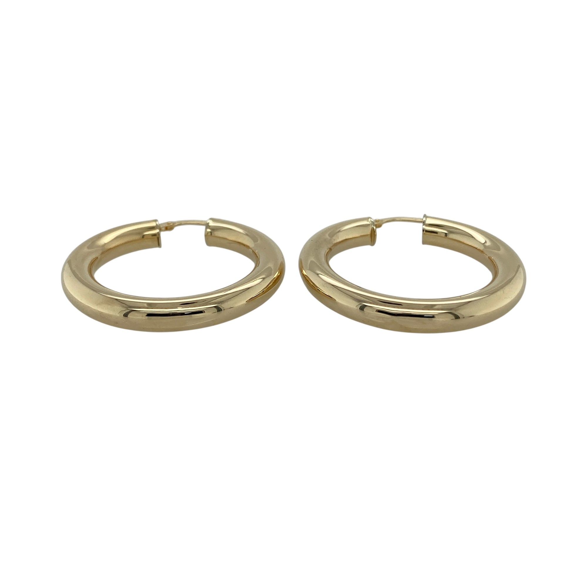 Bring classic style and everyday versatility to your collection with these pre-owned 9ct yellow gold plain hoop creole earrings, featuring a timeless design with a bold yet elegant presence—perfect for any occasion.

Design: The earrings feature a traditional hoop creole shape with smooth, plain surfaces, creating a clean and classic look that never goes out of style.
Material: Made from 9-carat yellow gold, the polished finish enhances the warm tone of the gold while reflecting light beautifully.