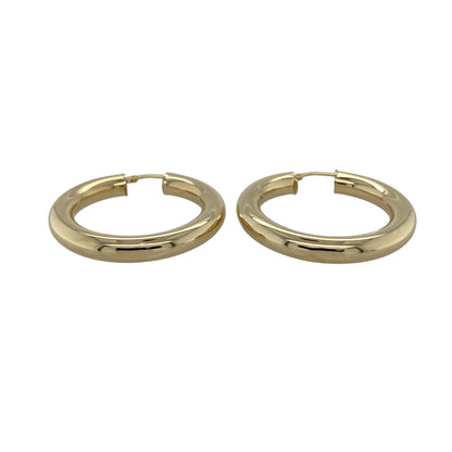 Bring classic style and everyday versatility to your collection with these pre-owned 9ct yellow gold plain hoop creole earrings, featuring a timeless design with a bold yet elegant presence—perfect for any occasion.

Design: The earrings feature a traditional hoop creole shape with smooth, plain surfaces, creating a clean and classic look that never goes out of style.
Material: Made from 9-carat yellow gold, the polished finish enhances the warm tone of the gold while reflecting light beautifully.