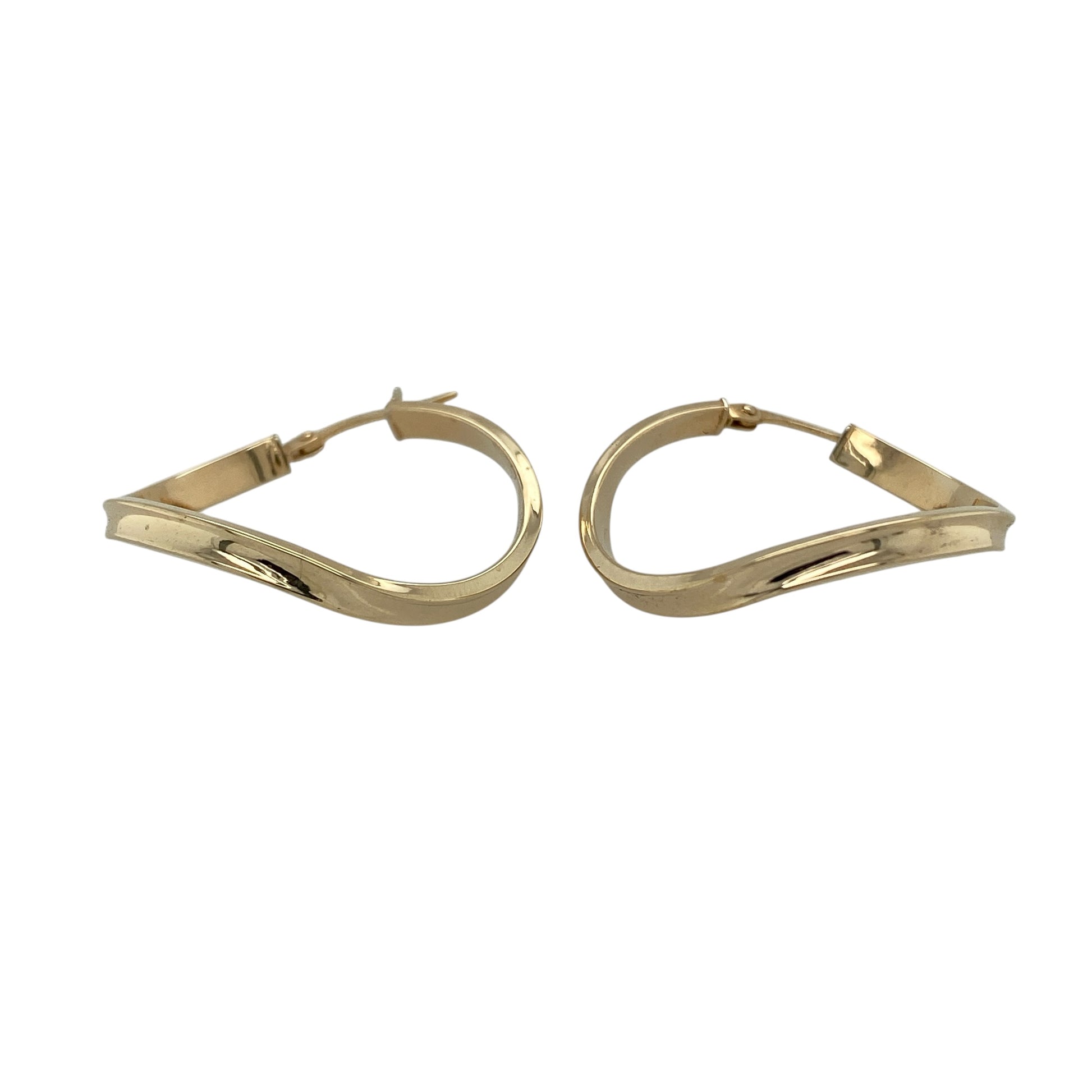 Bring elegant movement and modern style to your collection with these pre-owned 9ct yellow gold wave hoop creole earrings, featuring a flowing design with timeless appeal—perfect for everyday wear or effortless styling.

Design: The earrings feature a wave-shaped hoop creole design measuring approximately 29mm in diameter, creating a soft, flowing silhouette with added visual interest.