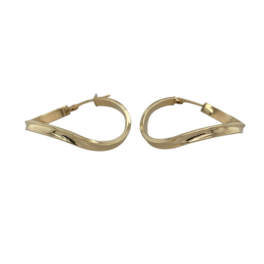 Bring elegant movement and modern style to your collection with these pre-owned 9ct yellow gold wave hoop creole earrings, featuring a flowing design with timeless appeal—perfect for everyday wear or effortless styling.

Design: The earrings feature a wave-shaped hoop creole design measuring approximately 29mm in diameter, creating a soft, flowing silhouette with added visual interest.