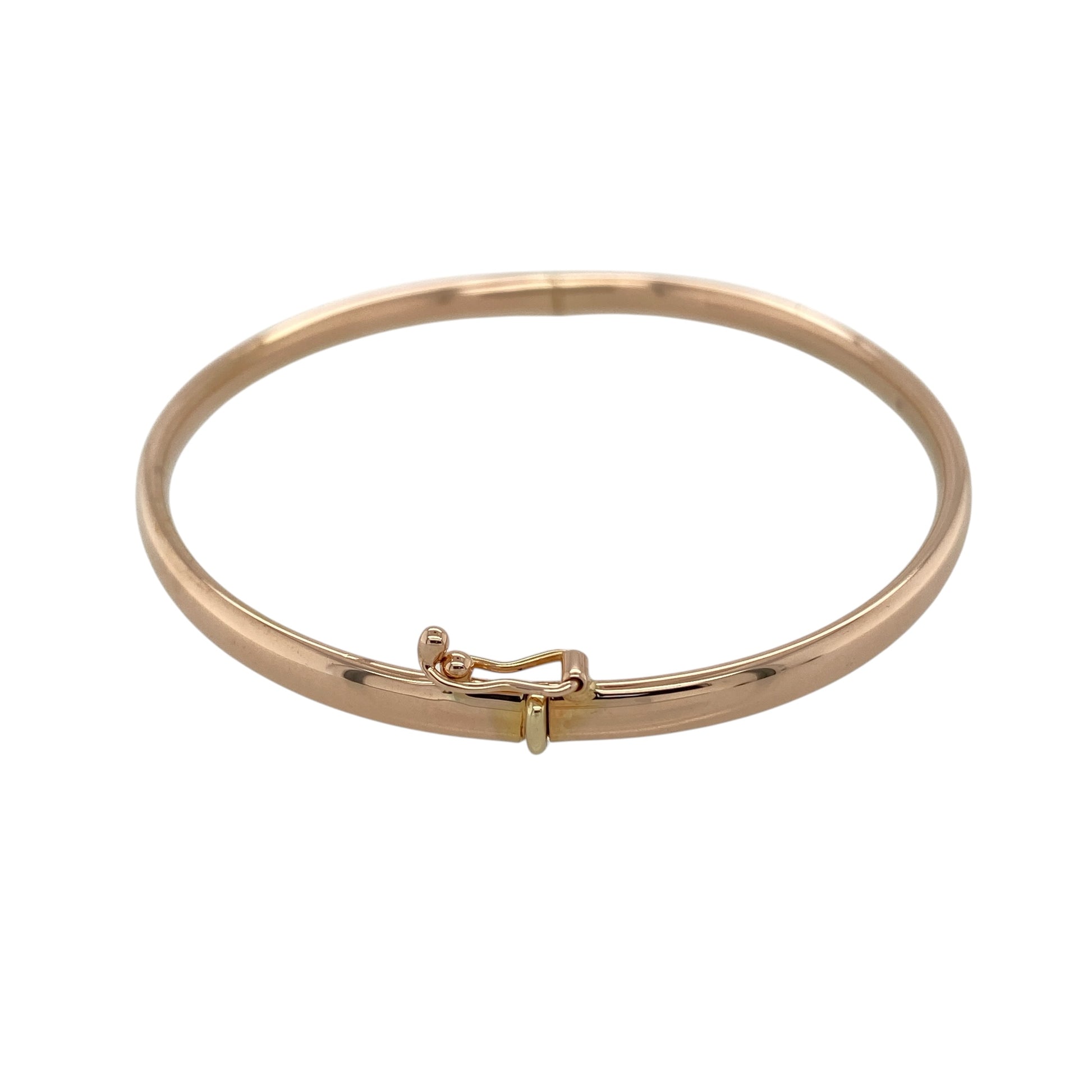 Bring timeless simplicity and classic elegance to your collection with this pre-owned 9ct yellow gold plain hinged bangle, featuring a clean design with everyday versatility—perfect for any occasion.

Design: The bangle features a smooth, plain finish with a width of approximately 4mm, offering a sleek and understated look that never goes out of style.
Material: Made from 9-carat yellow gold, the polished finish enhances the warm tone of the gold while reflecting light beautifully.