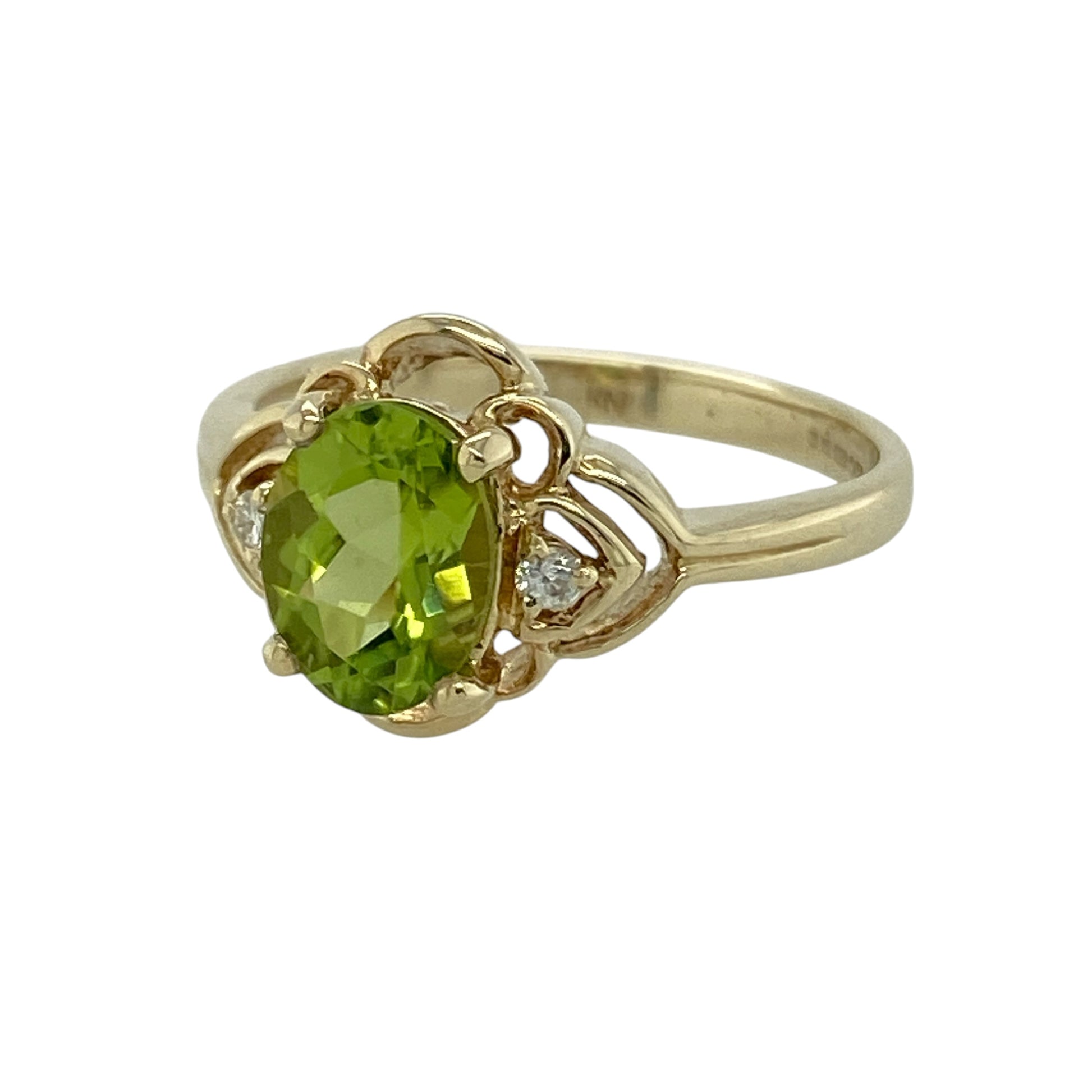 Bring fresh colour and elegant sparkle to your collection with this pre-owned 9ct yellow gold diamond and peridot set ring, featuring a vibrant centre stone and timeless appeal—perfect for everyday wear or special occasions.

Design: The ring showcases an 8mm by 6mm oval peridot at the centre, accented by sparkling diamonds that enhance its vivid green hue and create a balanced, eye-catching look.