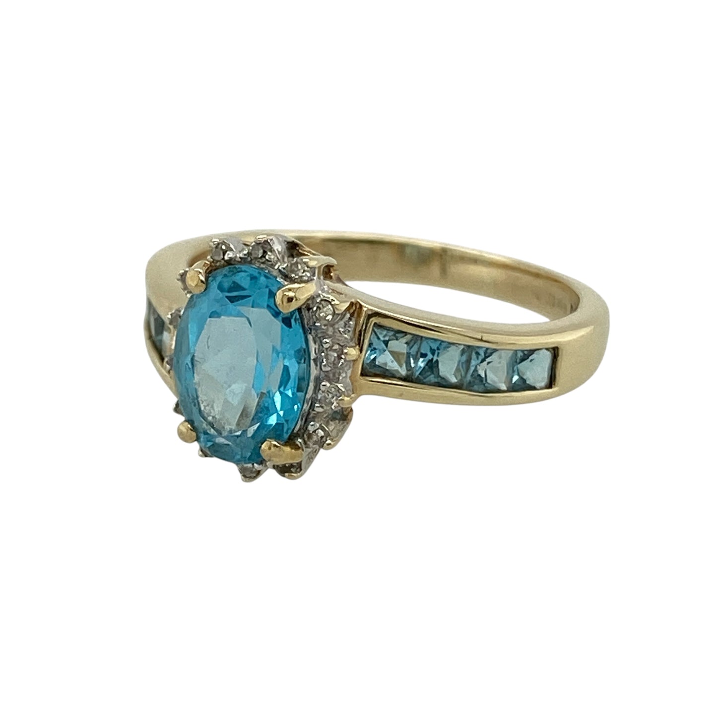 Bring vibrant colour and elegant sparkle to your collection with this pre-owned 9ct yellow gold diamond and blue topaz cluster ring, featuring a striking centre stone and refined detail—perfect for special occasions or standout everyday wear.

Design: The ring showcases an 8mm by 6mm oval blue topaz at the centre, surrounded by sparkling diamonds, with additional blue topaz stones set along the shoulders for added colour and brilliance.