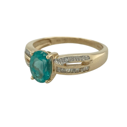 Bring elegant colour and refined sparkle to your collection with this pre-owned 9ct yellow gold diamond and blue stone ring, featuring a striking centre stone and graceful detailing—perfect for everyday wear or special occasions.

Design: The ring showcases an 8mm by 6mm oval blue stone at the centre, complemented by diamond set twist shoulders that add movement and a sophisticated finish to the design.
