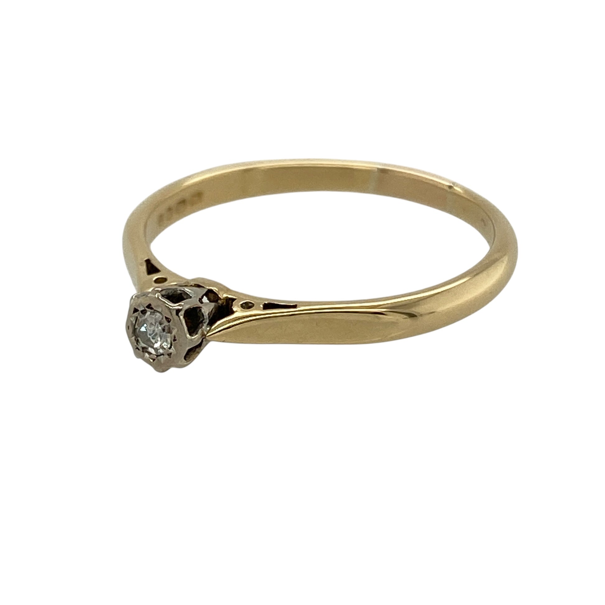 Bring timeless elegance and classic sparkle to your collection with this pre-owned 18ct yellow gold brilliant cut diamond solitaire ring, featuring a refined design with enduring appeal—perfect for special occasions or everyday sophistication.

Design: The ring showcases a single brilliant cut diamond in a classic solitaire setting, creating a clean and elegant focal point that highlights the natural brilliance of the stone.