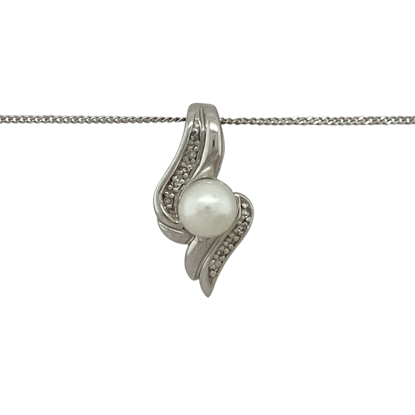 Bring timeless elegance and graceful detail to your collection with this pre-owned 9ct white gold diamond and pearl twist pendant necklace, featuring a classic design with refined sparkle—perfect for everyday wear or special occasions.

Design: The pendant features a flowing twist design measuring approximately 2cm in length, set with sparkling diamonds and centred with a 6mm pearl, suspended from an 18" curb chain for a balanced and elegant finish.