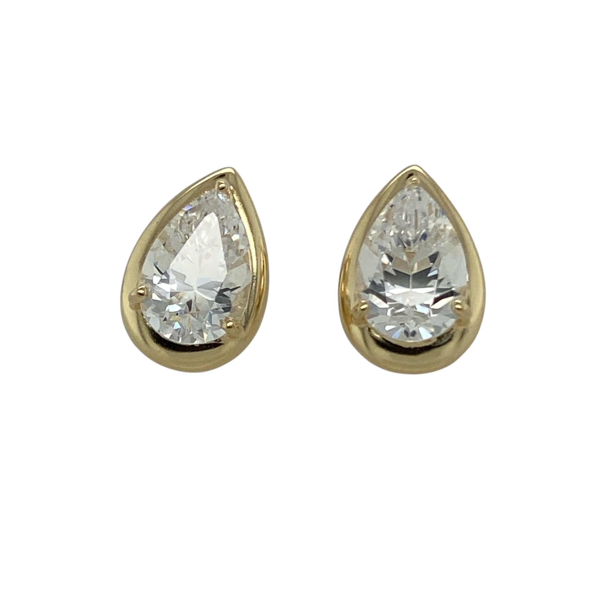 Bring elegant sparkle and timeless style to your collection with these pre-owned 14ct yellow gold cubic zirconia teardrop stud earrings, featuring a graceful design with eye-catching brilliance—perfect for everyday wear or special occasions.

Design: The earrings feature teardrop-shaped cubic zirconia stones measuring approximately 9mm by 6mm each, creating a classic and sophisticated look with beautiful light-catching sparkle.