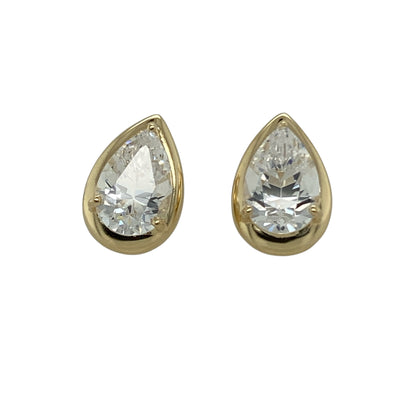 Bring elegant sparkle and timeless style to your collection with these pre-owned 14ct yellow gold cubic zirconia teardrop stud earrings, featuring a graceful design with eye-catching brilliance—perfect for everyday wear or special occasions.

Design: The earrings feature teardrop-shaped cubic zirconia stones measuring approximately 9mm by 6mm each, creating a classic and sophisticated look with beautiful light-catching sparkle.